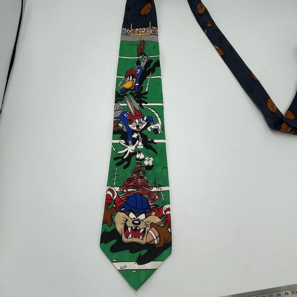 Vintage 1993 Looney Tunes Football Novelty 3.75x60 Tie Bugs Bunny Daffy Taz SILK